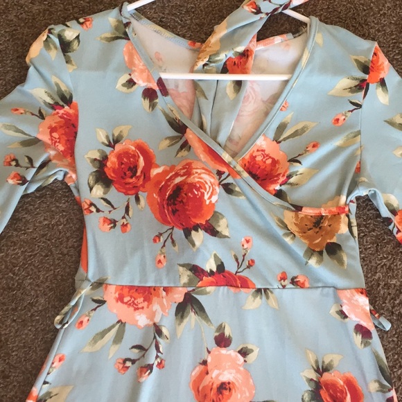 Maternity faux wrap dress with adjustable belt - Picture 2 of 2